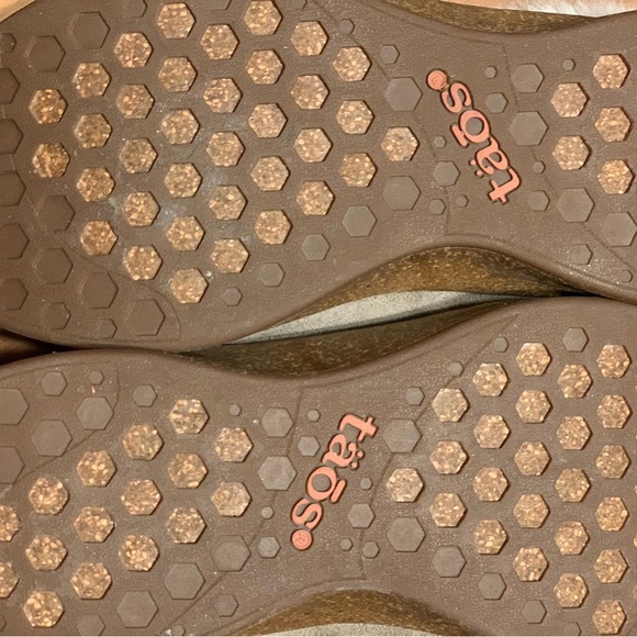 Taos brand slide on shoes. Size 7 - Picture 5 of 7